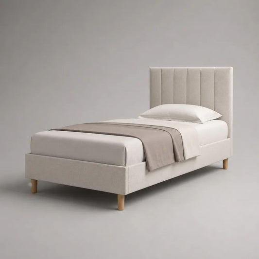 Lit simple en tissu beige et bois brun clair avec tête de lit rembourrée, sommier à lattes, couchage 90 × 190 cm, dimensions 204 × 100 × 115 cm