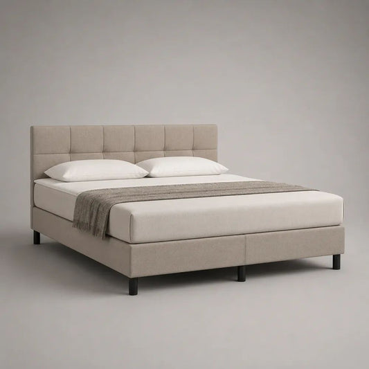Lit double rembourré 160 × 200 cm en tissu beige avec tête de lit à panneaux et pieds en métal noir